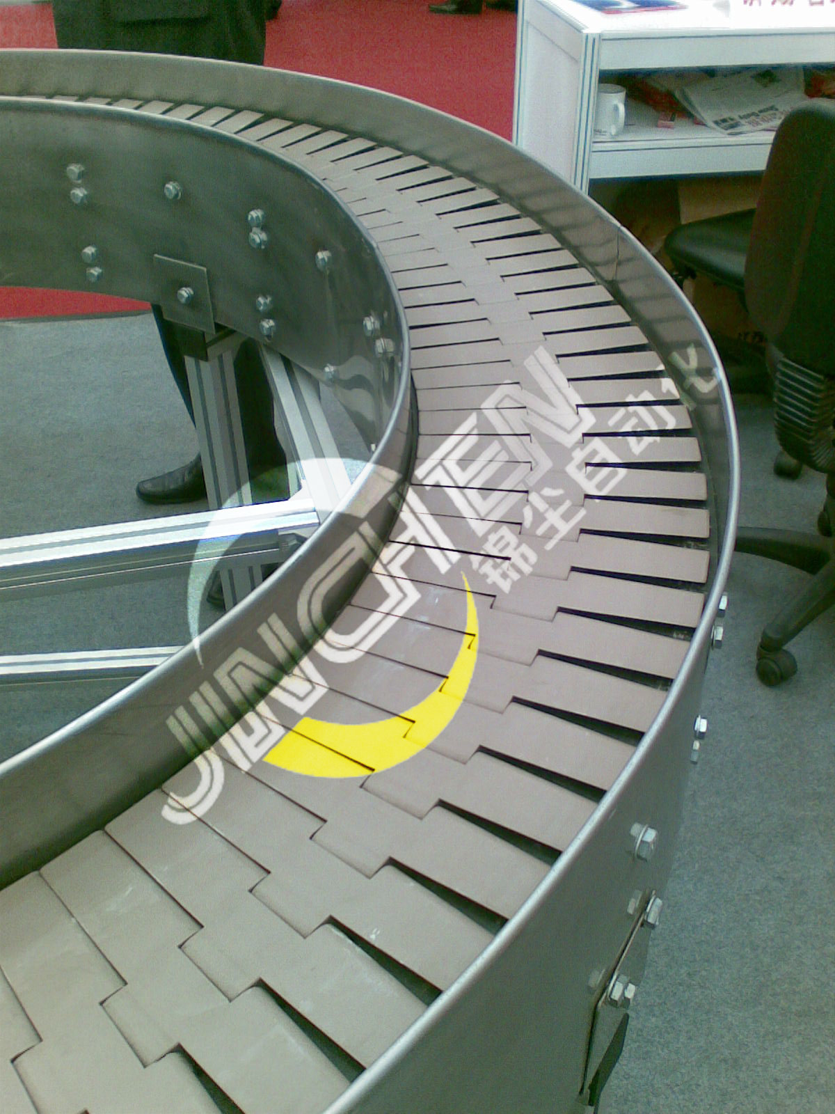 轉彎式塑鋼鏈板輸送機